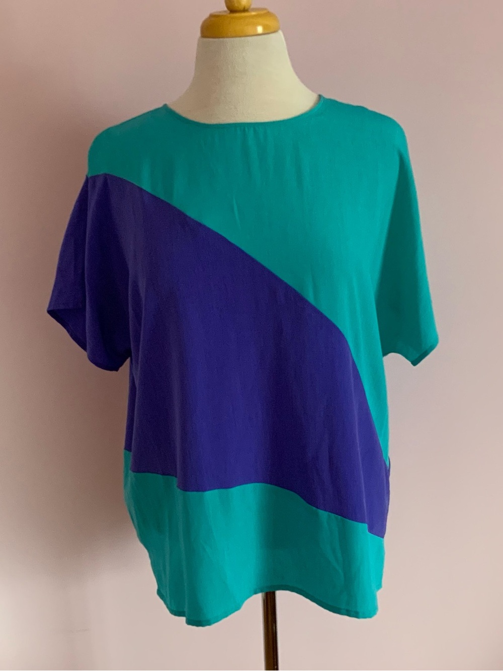 Vintage 80s Women’s Short-Sleeve Colorblock Top in Teal and Blue